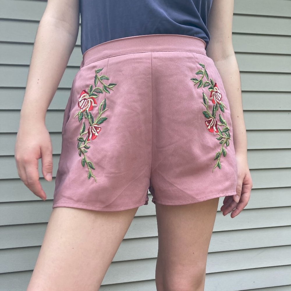 entro Women's Pink Embroidered Shorts
